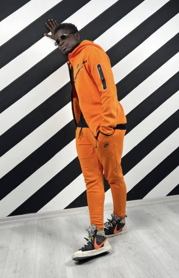 СПОРТИВНЫЙ КОСТЮМ NIKE