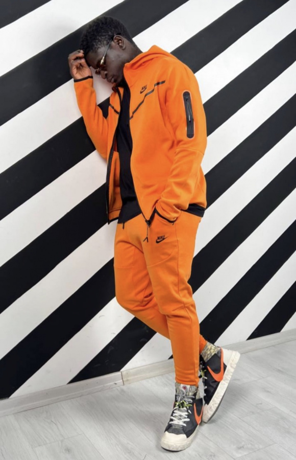 СПОРТИВНЫЙ КОСТЮМ NIKE